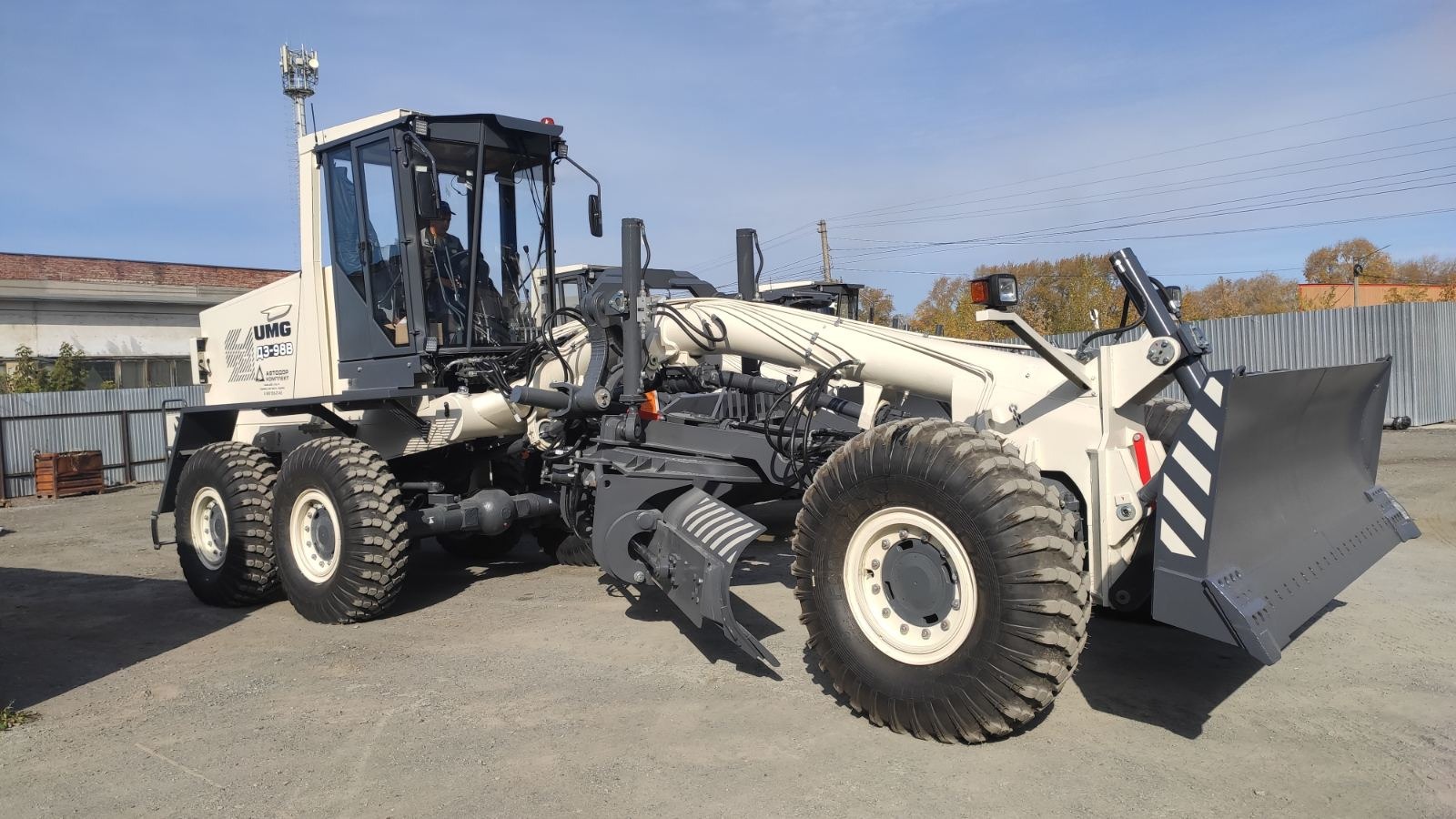 Автогрейдер ДЗ-250 UMG